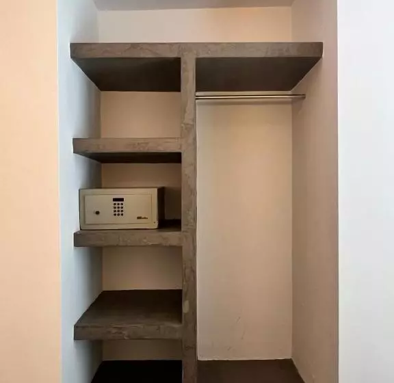 Habitación Estándar con Balcón, Hostal Rom Familiar