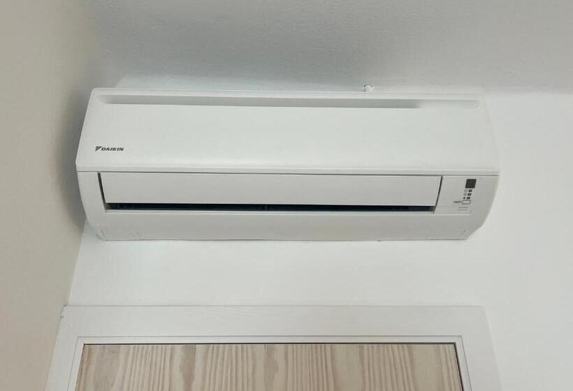 バルコニー付きスタンダードトリプルルーム, Hostal Rom Familiar