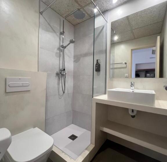 스탠다드 트리플 발코니 룸, Hostal Rom Familiar