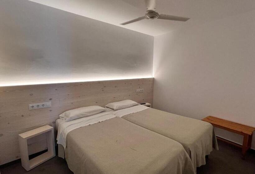 سوئیت 2 خوابه, Hostal Rom Familiar