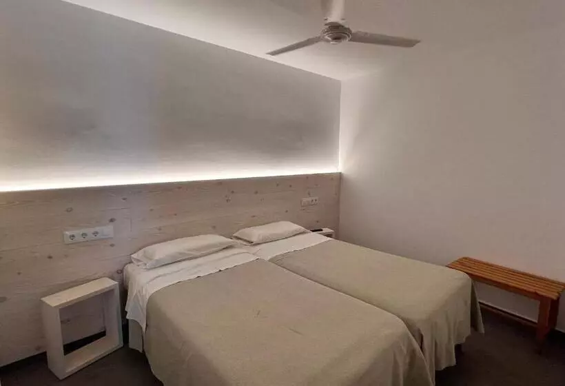 Suite 2 Dormitorios, Hostal Rom Familiar