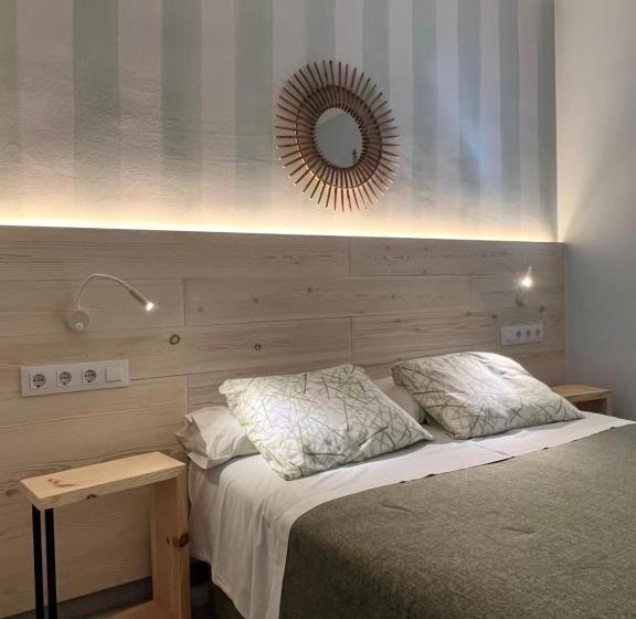 آپارتمان 2 خوابه با بالکن, Hostal Rom Familiar