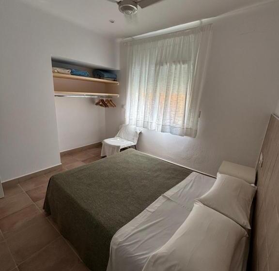 ３ベッドルームハウス, Hostal Rom Familiar