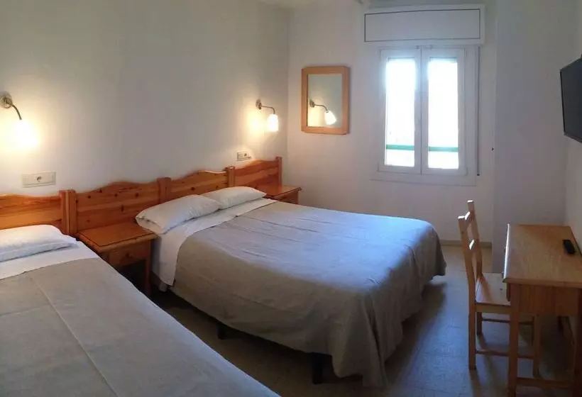 Habitación Triple Estándar, Hostal Rom Familiar