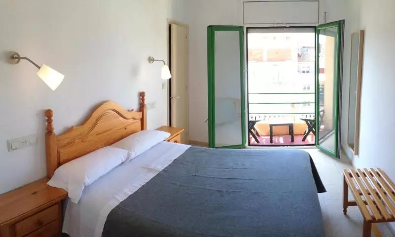 Habitación Estándar con Balcón, Hostal Rom Familiar