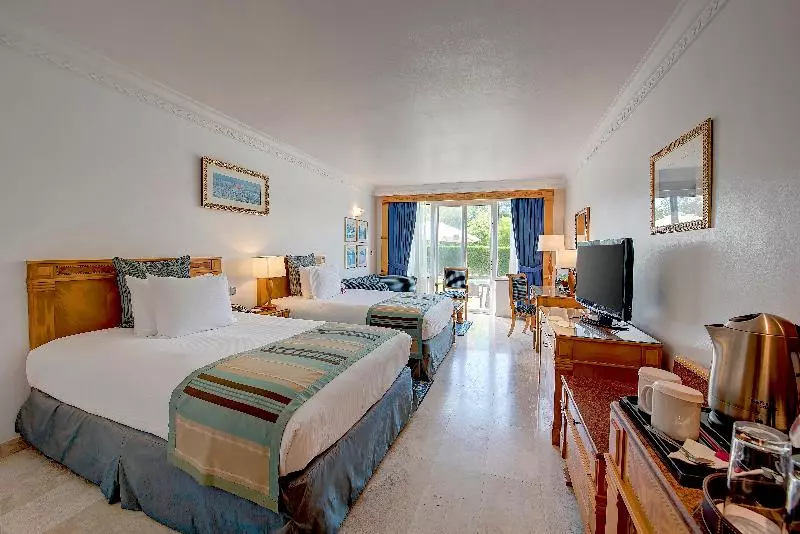 Quarto standart com terraça, A Queimada