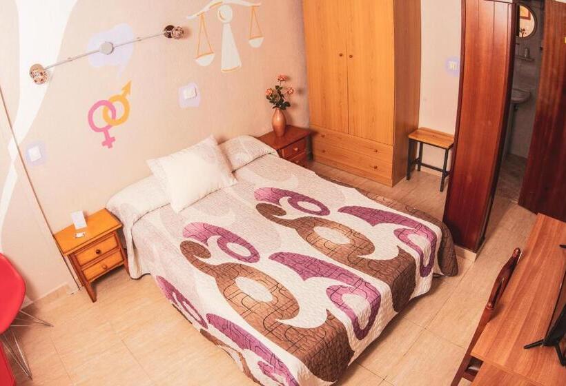 اتاق استاندارد, Hostal La Rosa