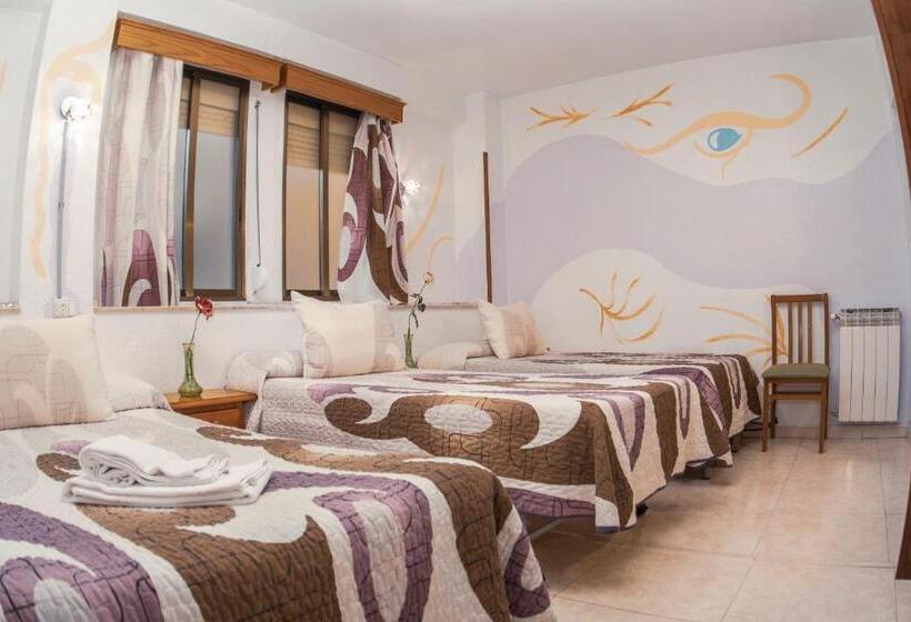标准三人间, Hostal La Rosa