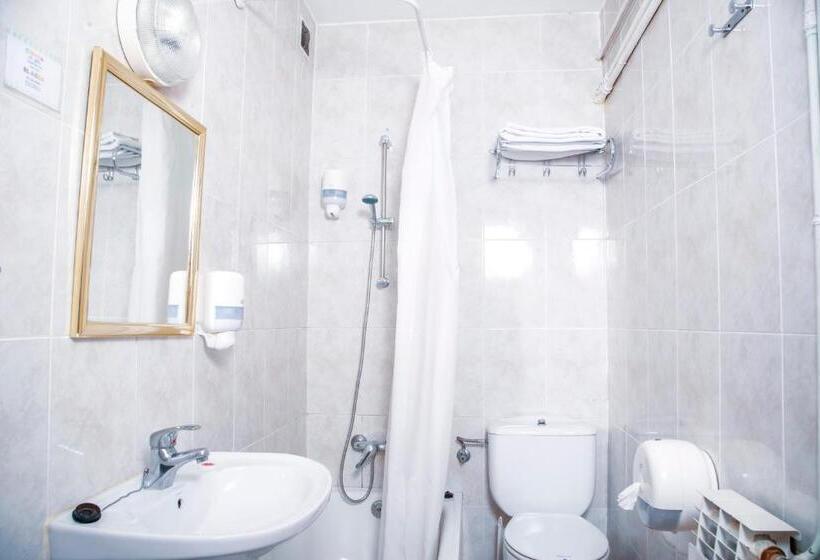 اتاق استاندارد سه نفره, Hostal La Rosa