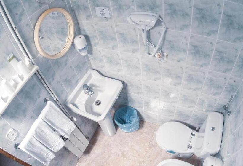 اتاق استاندارد سه نفره, Hostal La Rosa