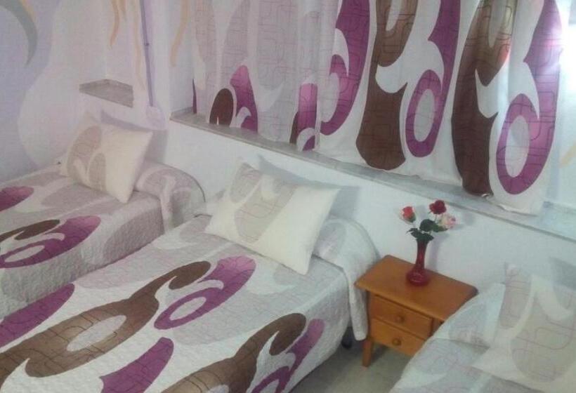 标准三人间, Hostal La Rosa