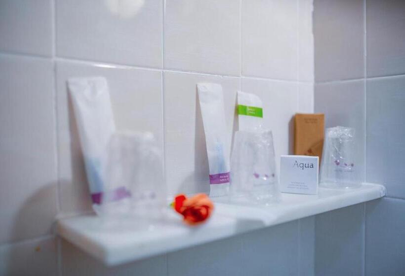 اتاق استاندارد سه نفره, Hostal La Rosa