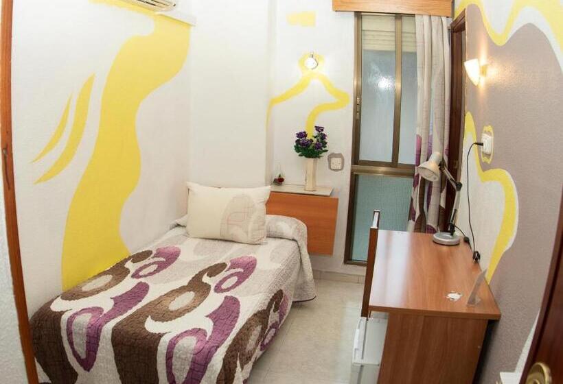 اتاق استاندارد یک نفره, Hostal La Rosa