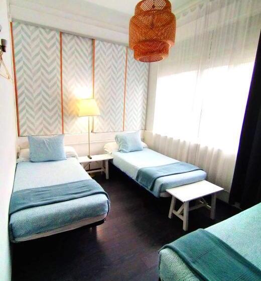 스탠다드 트리플 룸, Hostal Mafer