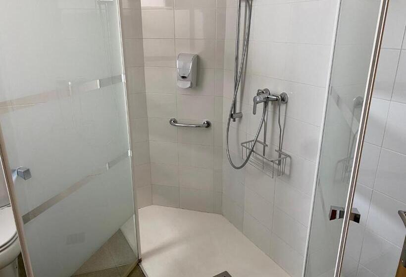 غرفة أساسية ثلاثية, Hostal Meson Pepa