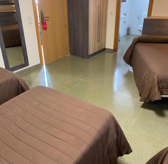 Четырехместный Номер Классик, Hostal Meson Pepa
