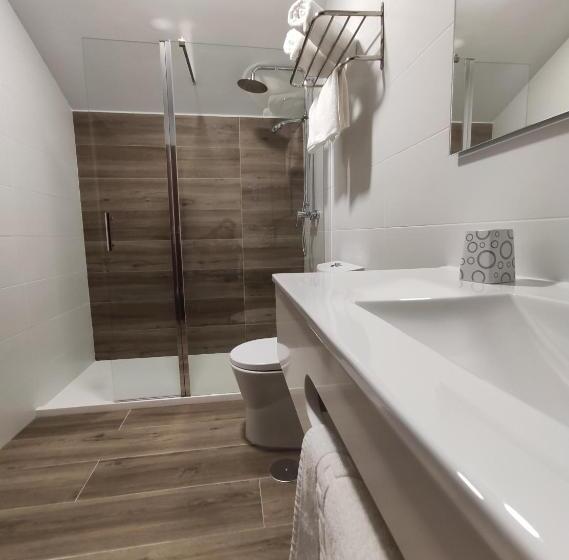 Номер Стандарт, Hostal Restaurante Paris