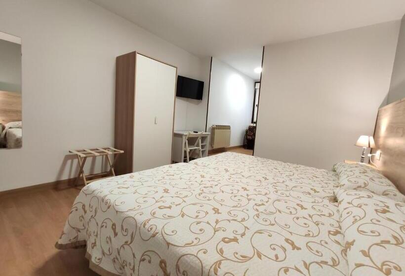 Номер Стандарт, Hostal Restaurante Paris
