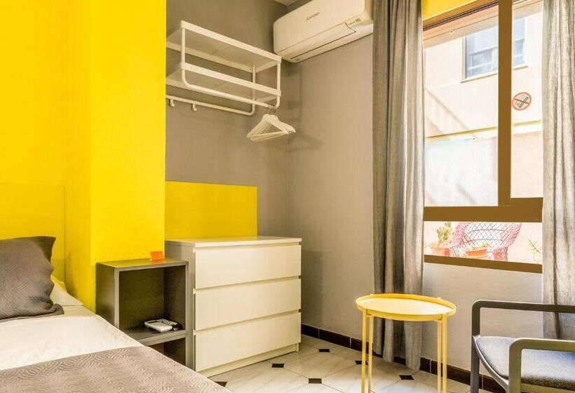 标准单人间, Hostal Tropical