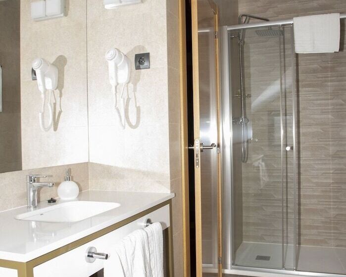 غرفة قياسية, Mercedes