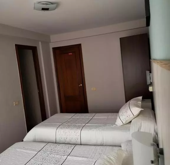 スタンダードトリプルルーム, Hostal Campoamor