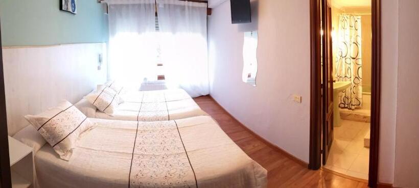 اتاق استاندارد سه نفره, Hostal Campoamor