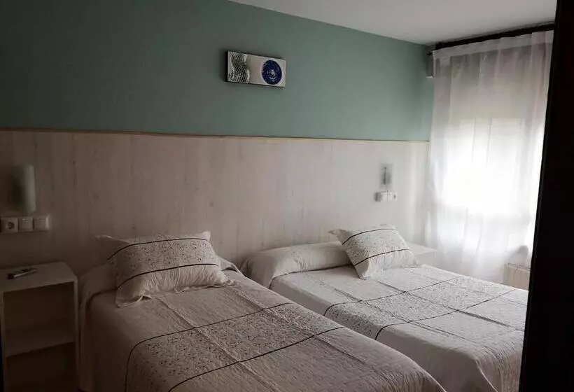 スタンダードトリプルルーム, Hostal Campoamor