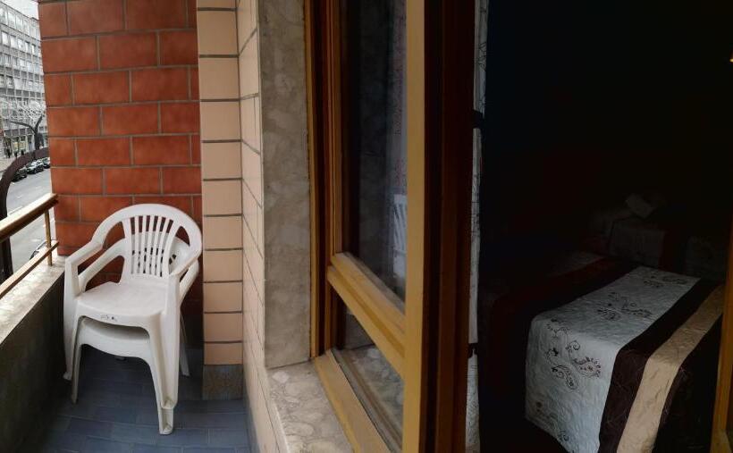 اتاق استاندارد سه نفره, Hostal Campoamor