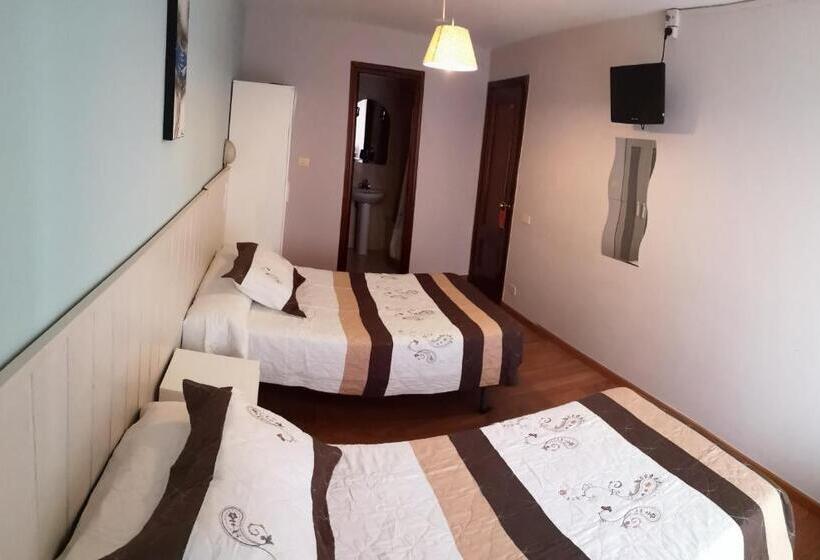 חדר סטנדרט לשלושה, Hostal Campoamor