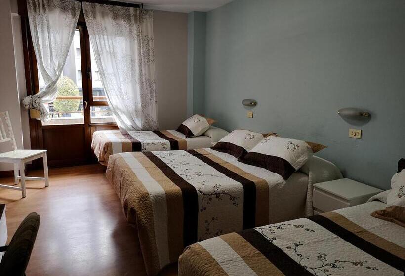 Quarto Familiar, Hostal Campoamor