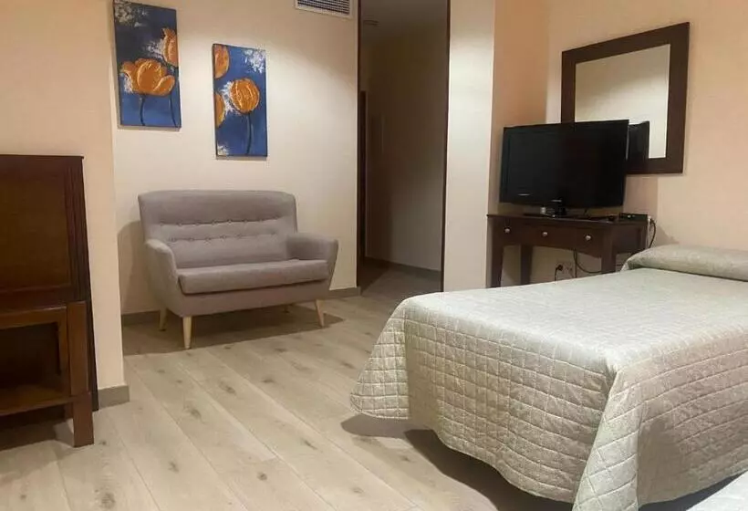 Habitació Triple Basic, Hostal Carmen