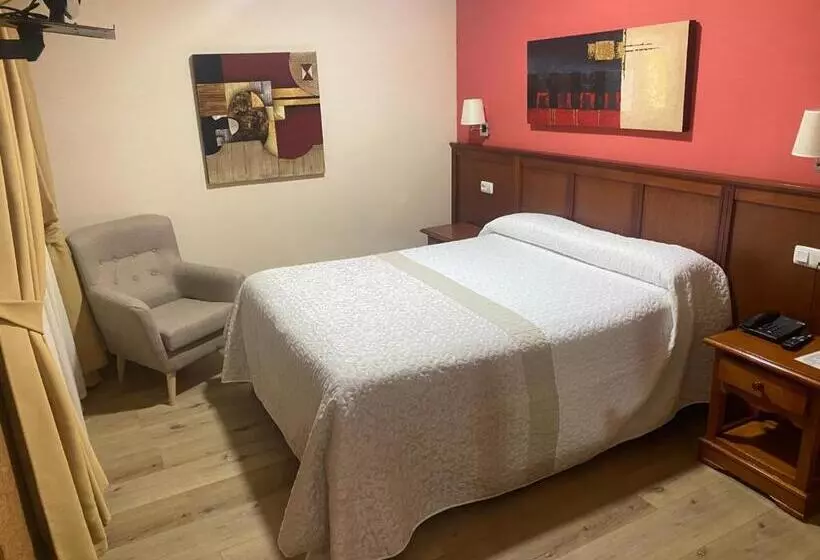 Habitació Clàssica, Hostal Carmen