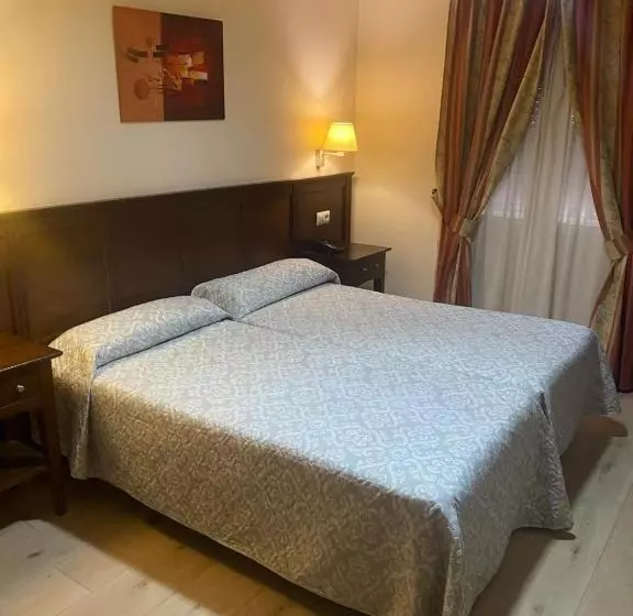 Habitació Clàssica, Hostal Carmen