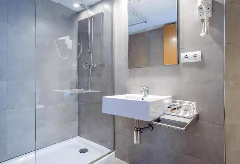 اتاق سوپریور با تخت بزرگ, Hostal Parque Ibiza