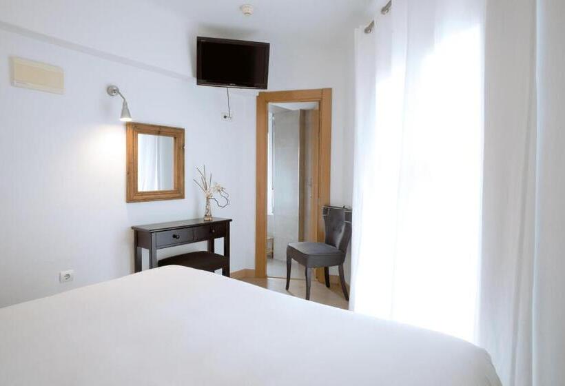 バルコニー付きスタンダードルーム, Hostal Parque Ibiza