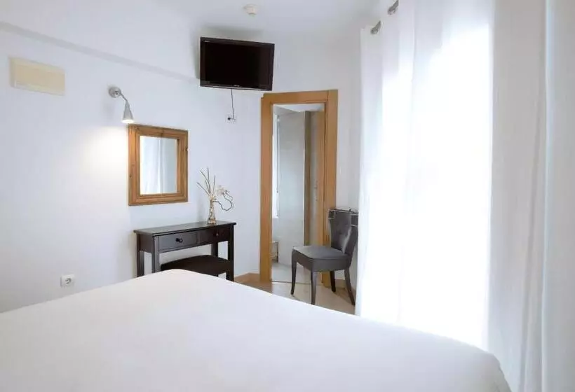اتاق استاندارد با بالکن, Hostal Parque Ibiza