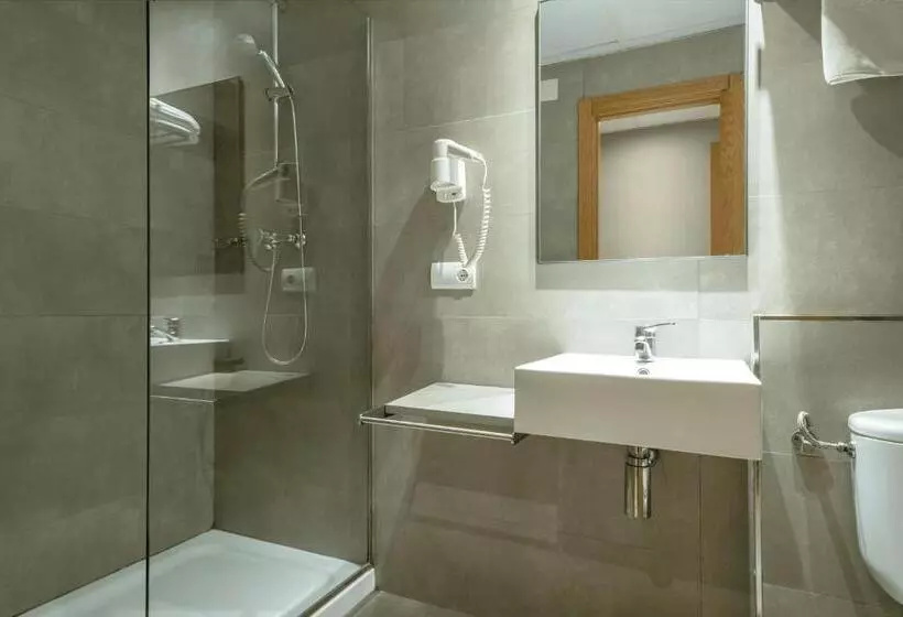اتاق استاندارد با تخت بزرگ, Hostal Parque Ibiza