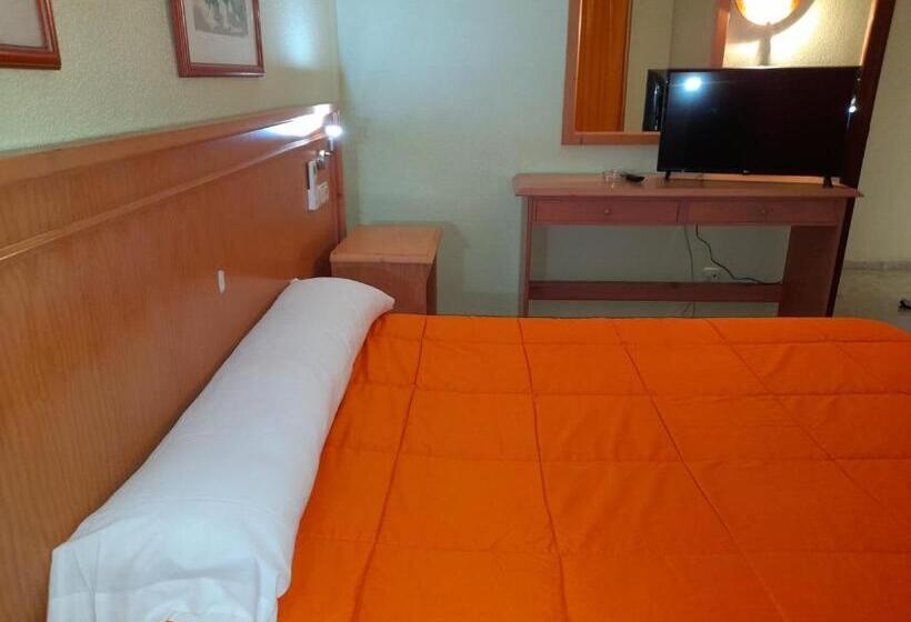 Habitación Estándar Individual, Hostal Carlos Iii