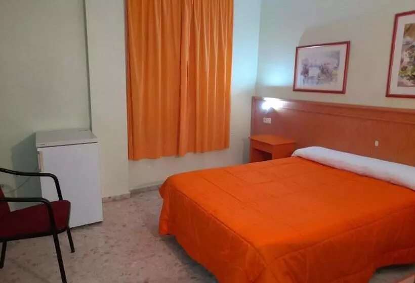 اتاق استاندارد یک نفره, Hostal Carlos Iii