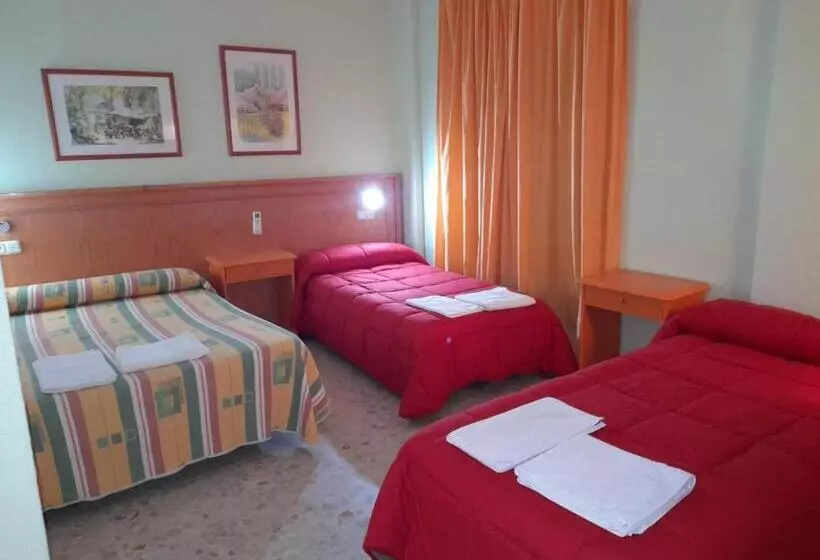اتاق خانوادگی, Hostal Carlos Iii
