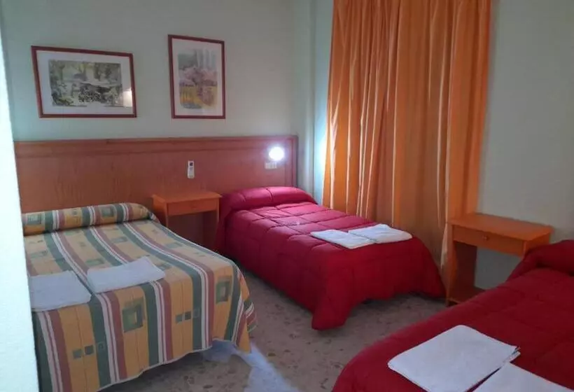 اتاق خانوادگی, Hostal Carlos Iii