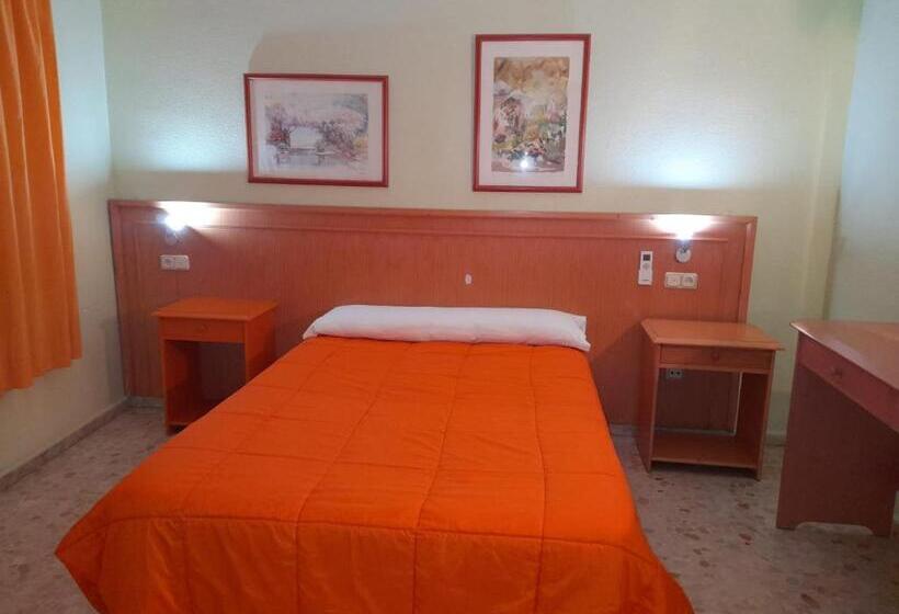 Habitación Estándar, Hostal Carlos Iii