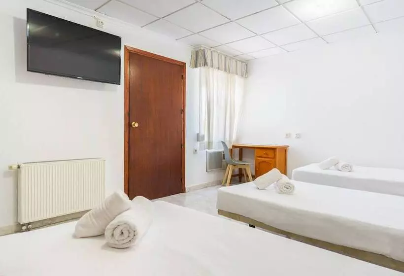 スタンダードトリプルルーム, Hostal Casa Antonio By Vivere Stays