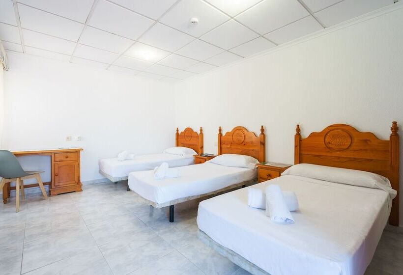 Номер Стандарт Трехместный, Hostal Casa Antonio By Vivere Stays