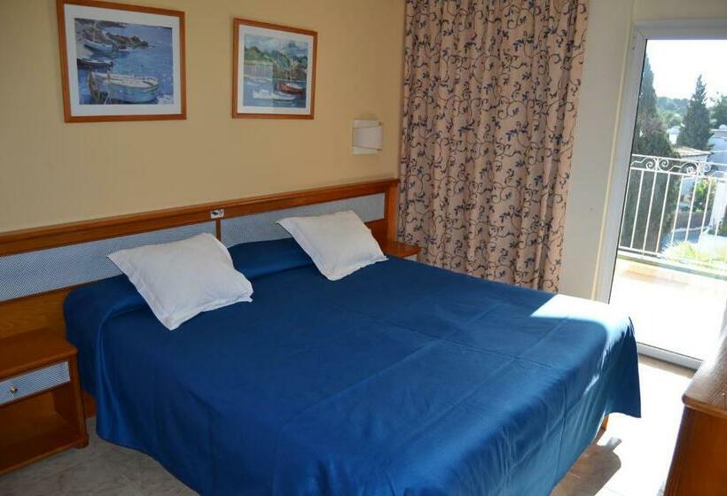 Номер Стандарт с Балконом, Hostal Leo D Or