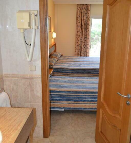 스탠다드 발코니 룸, Hostal Leo D Or