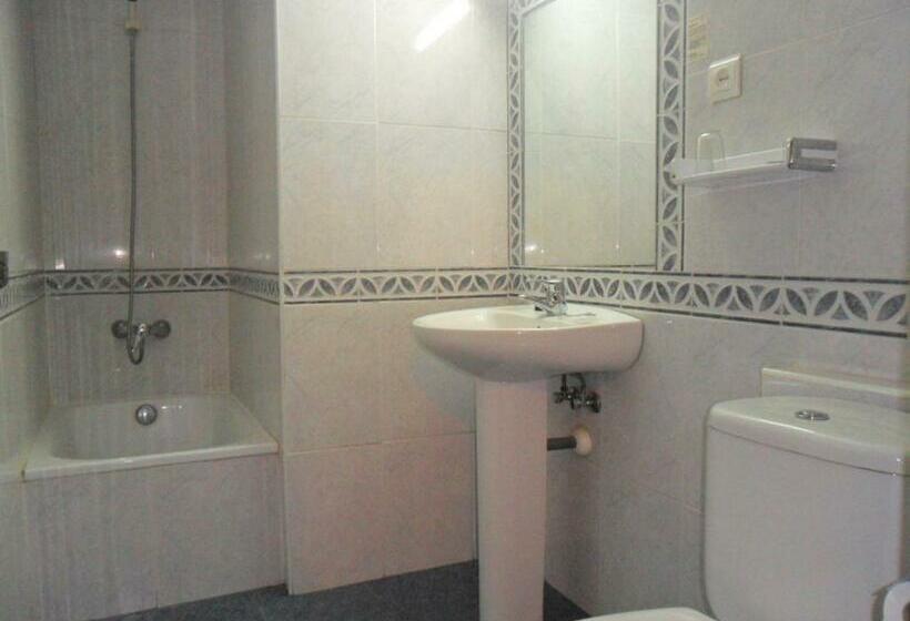 اتاق استاندارد یک نفره, Hostal Ronda