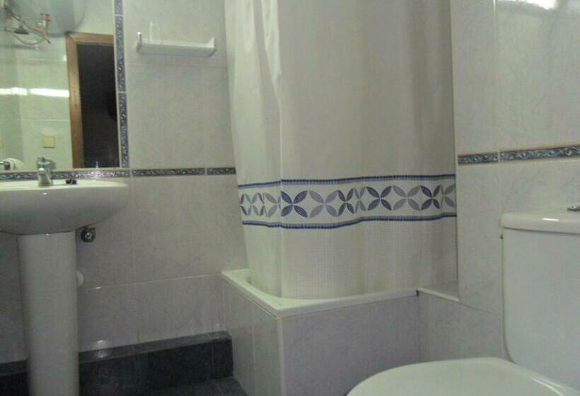 اتاق استاندارد سه نفره, Hostal Ronda