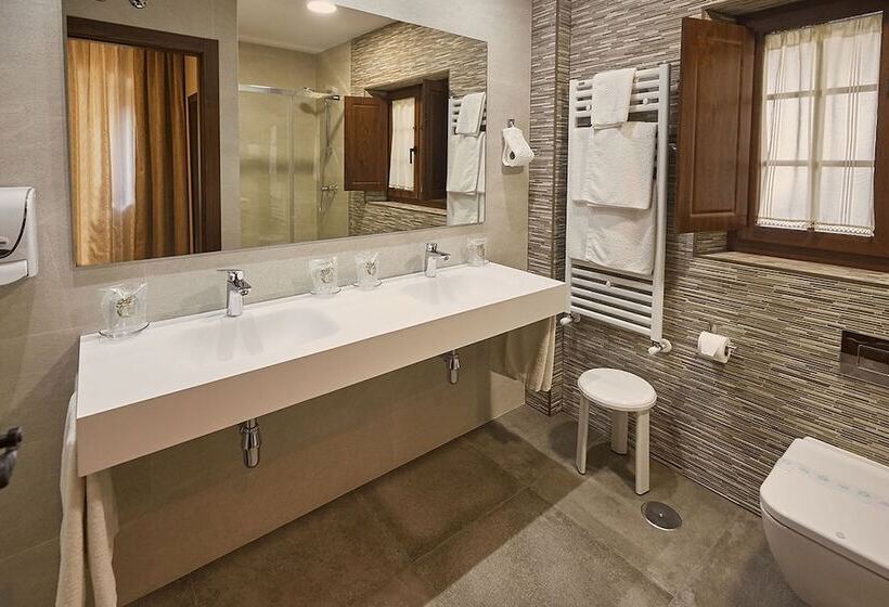 اتاق خانوادگی, Posada Araceli