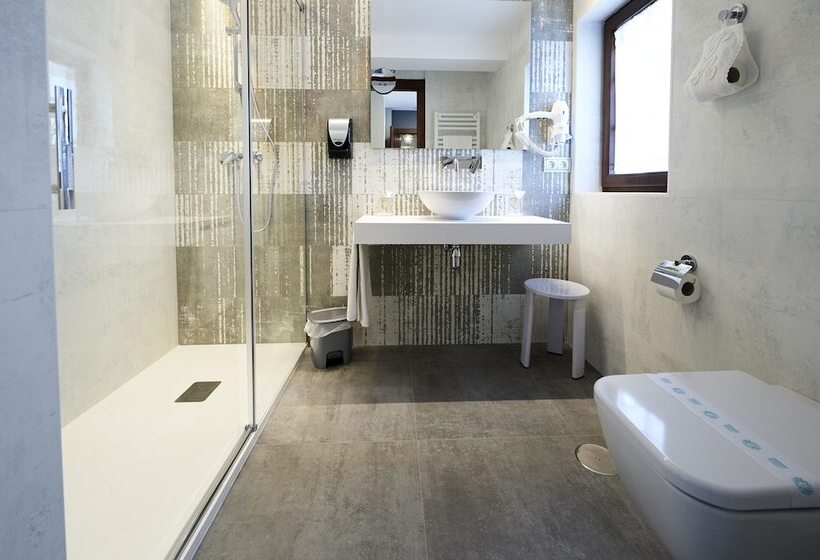 Standard Triple Room with Terrace, Posada Araceli